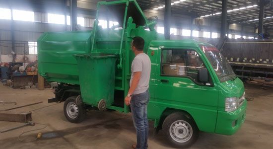 楚勝牌福田時(shí)代最小自裝卸式垃圾車