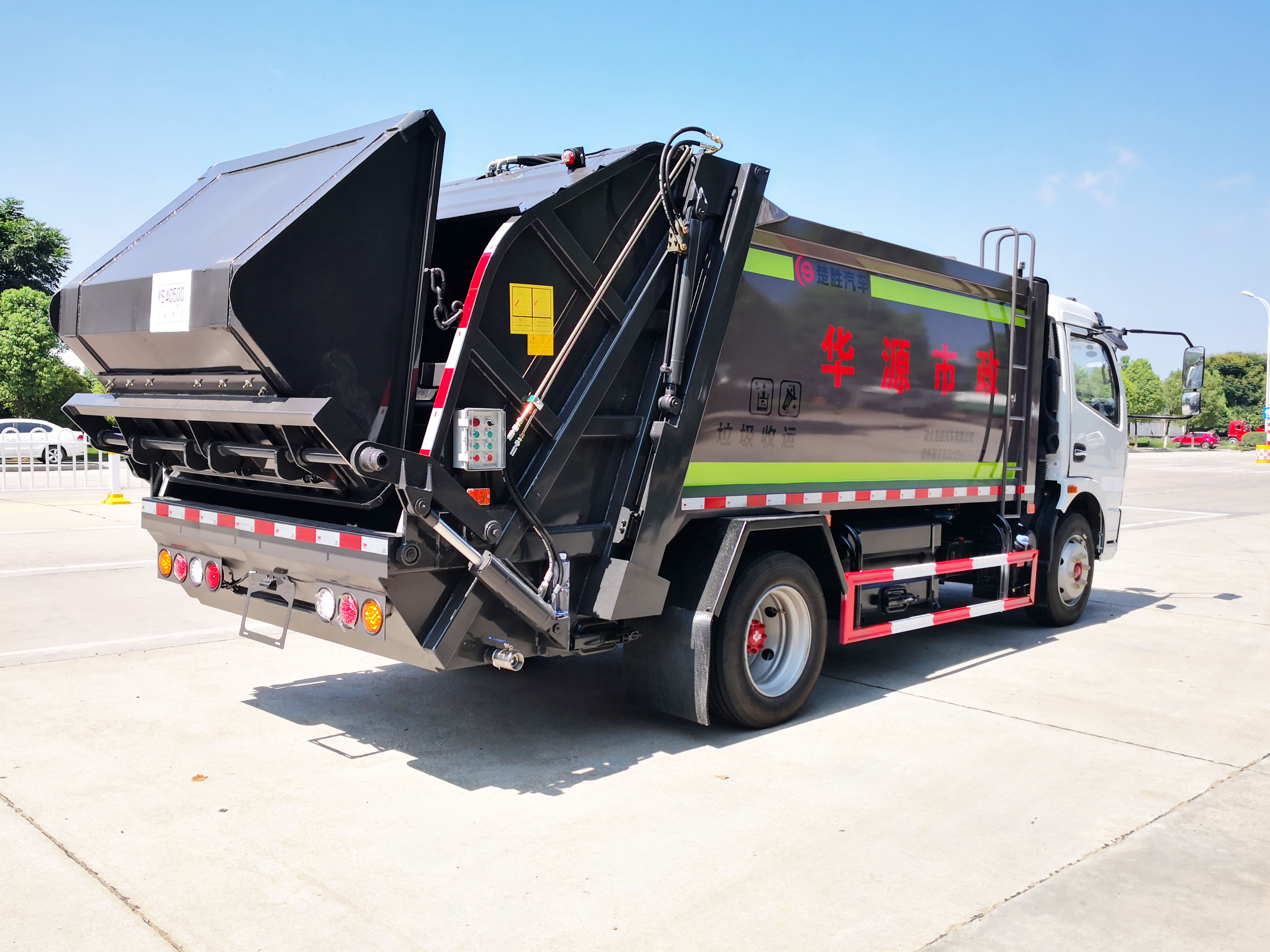 改進(jìn)9方壓縮式垃圾車(chē)