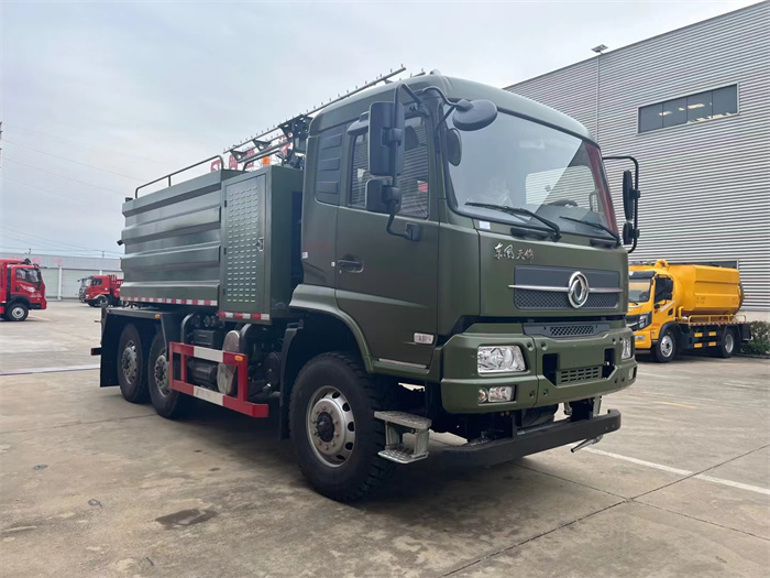 東風(fēng)天錦光伏板、鐵路清洗車